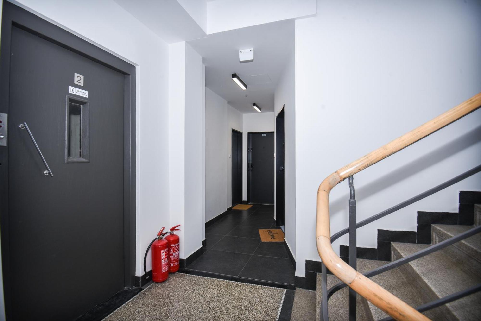 City Center Studio - Comfy & Modern Братислава Экстерьер фото