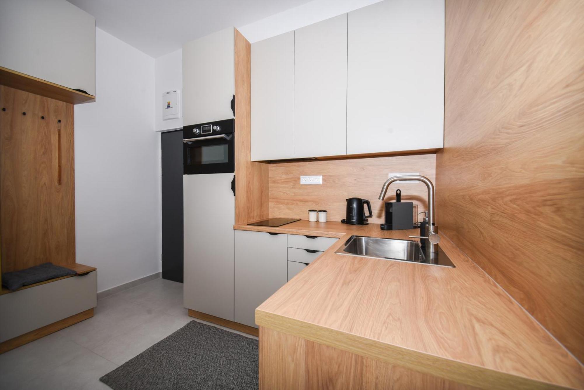 City Center Studio - Comfy & Modern Братислава Экстерьер фото