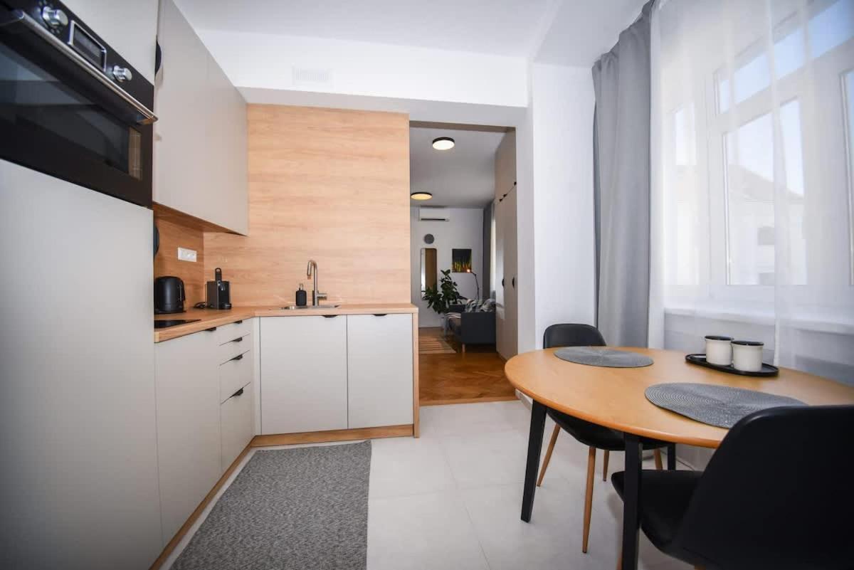 City Center Studio - Comfy & Modern Братислава Экстерьер фото