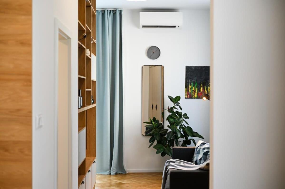 City Center Studio - Comfy & Modern Братислава Экстерьер фото