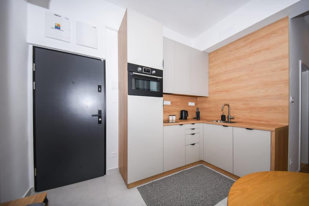 City Center Studio - Comfy & Modern Братислава Экстерьер фото