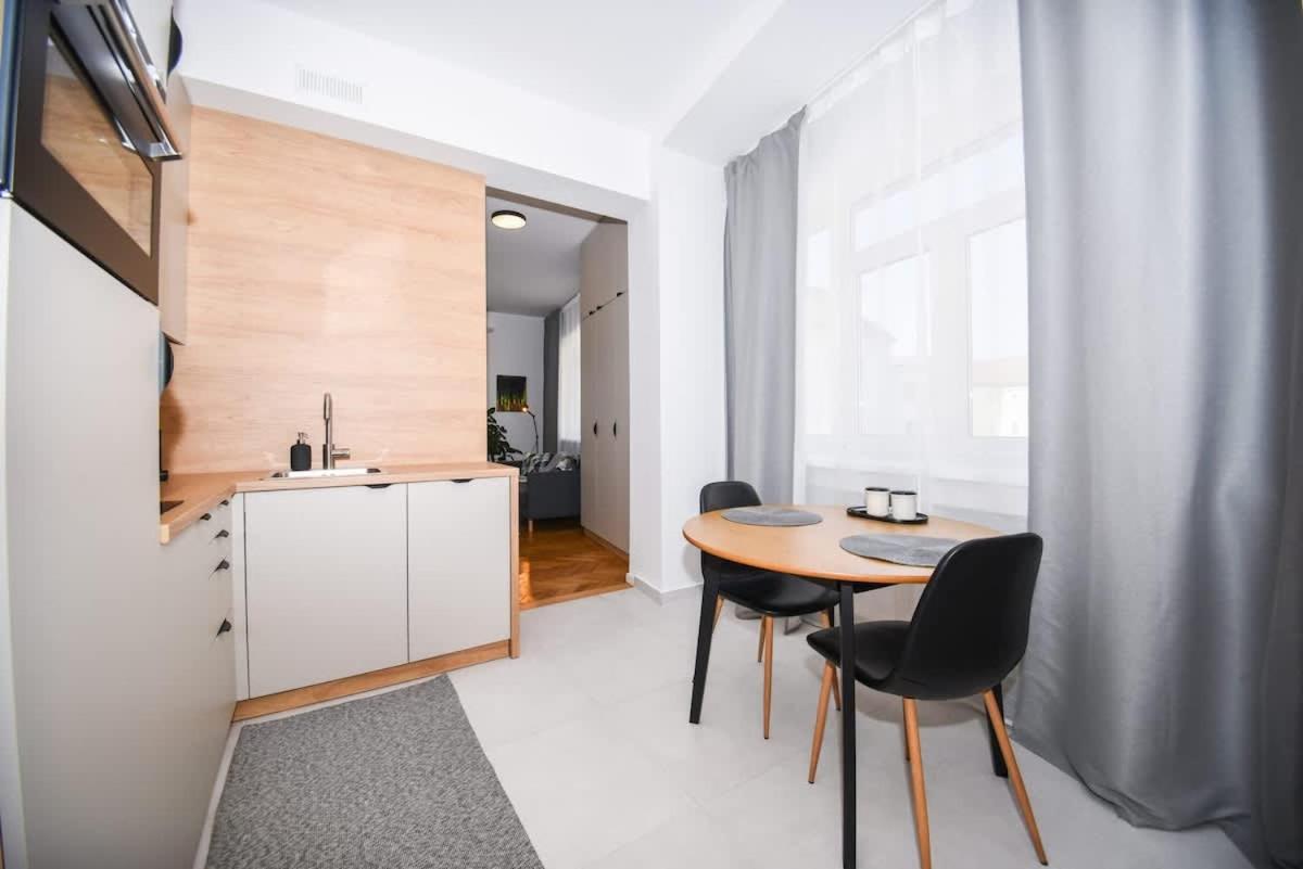 City Center Studio - Comfy & Modern Братислава Экстерьер фото