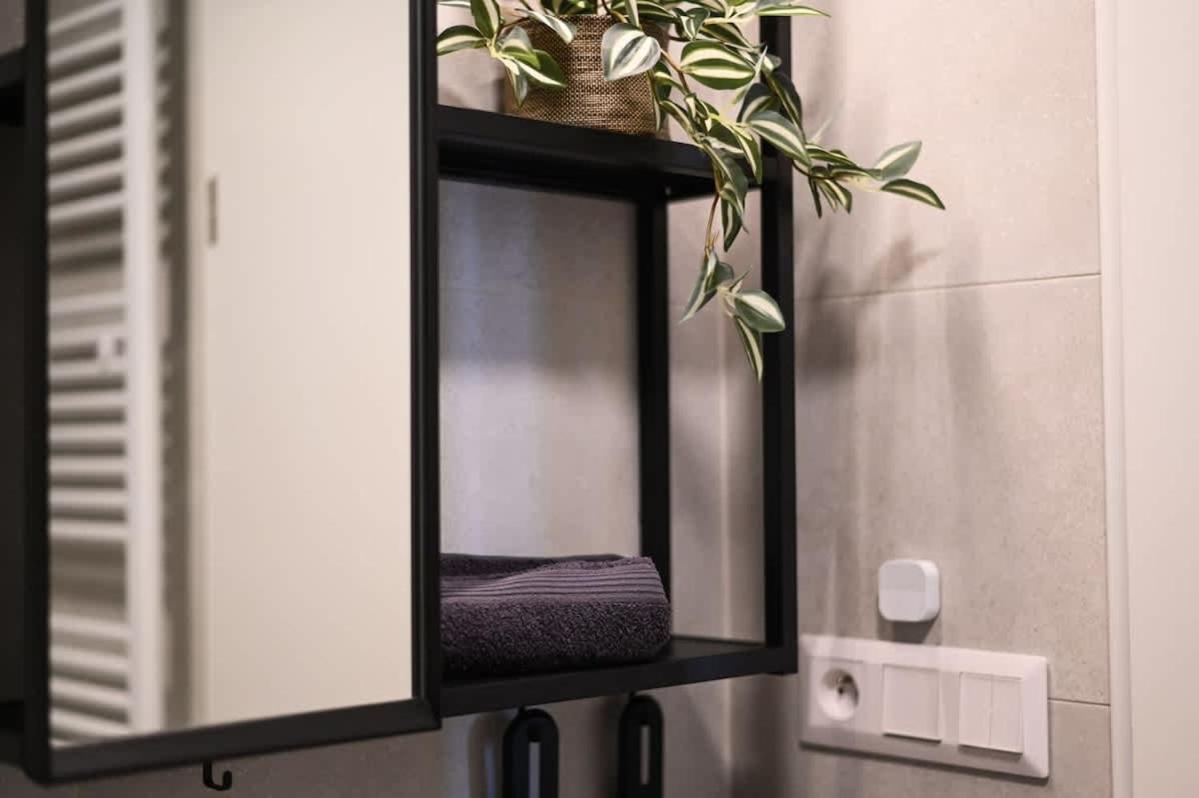 City Center Studio - Comfy & Modern Братислава Экстерьер фото