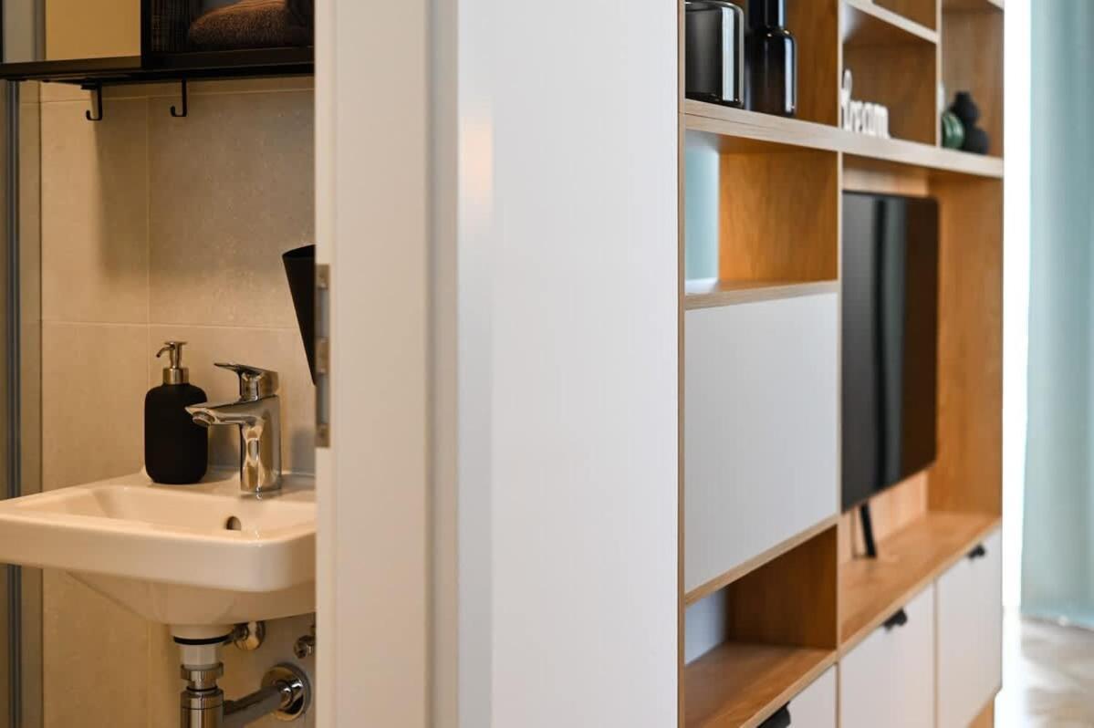City Center Studio - Comfy & Modern Братислава Экстерьер фото